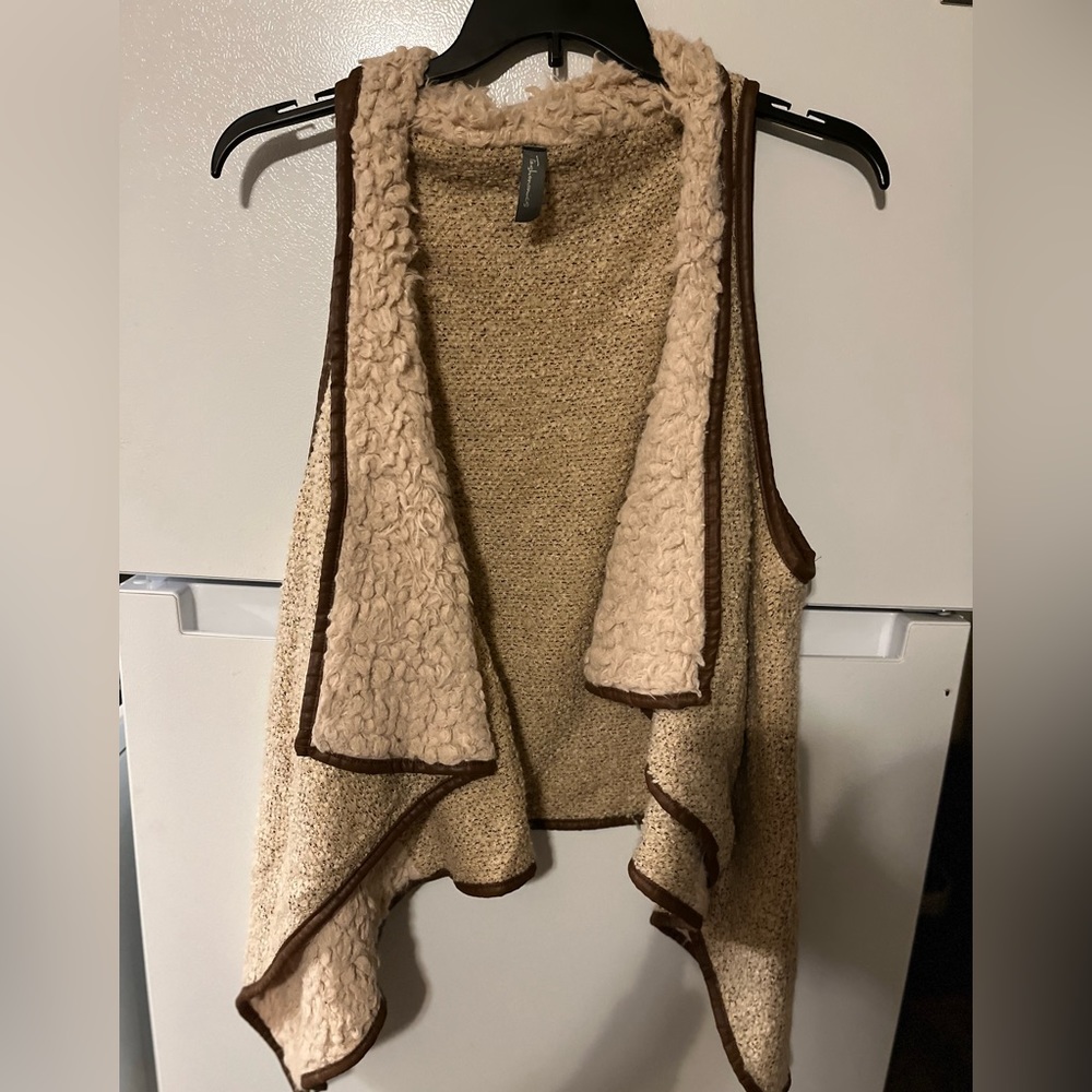 Fashionistas Sherpa Vest With Leather Trim Size Large Boho‎ Style Tan And Brown